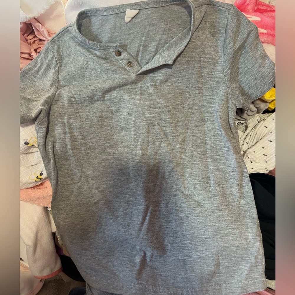 SHEIN Gray Kids Shirt
